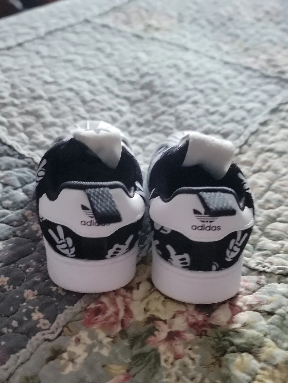 Adidas Disney Black & White Kids Slip-On Sneakers Mickey Mouse Hands 4 Infant